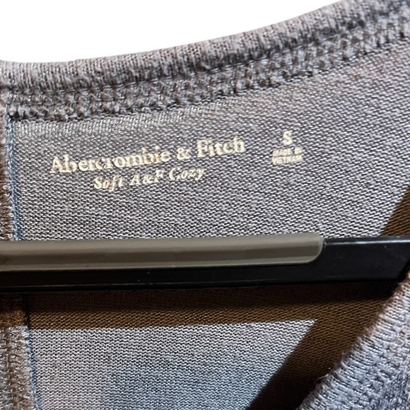 Abercrombie & Fitch “ Soft A&F Cozy” Long Sleeve Light Blue V-Neck Size Small - Picture 3 of 3